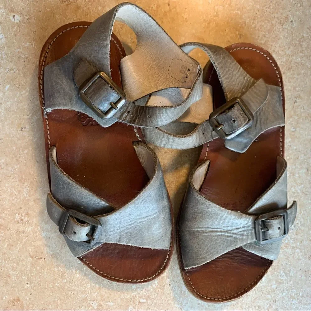 Young Soles London leather buckle sandals